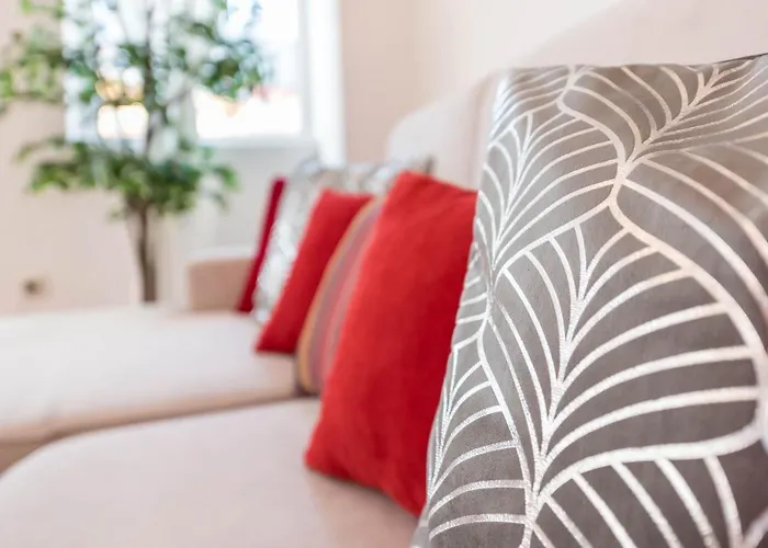 White Elegance Center *