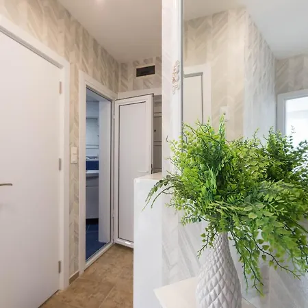 Daire White Elegance Center *