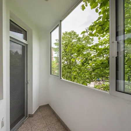 Daire White Elegance Center Varna
