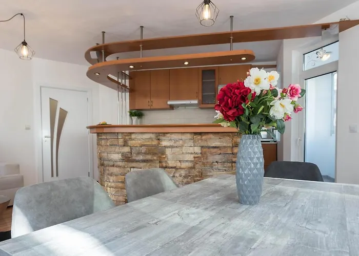 White Elegance Center *